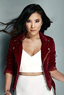 How tall is Ally Maki?